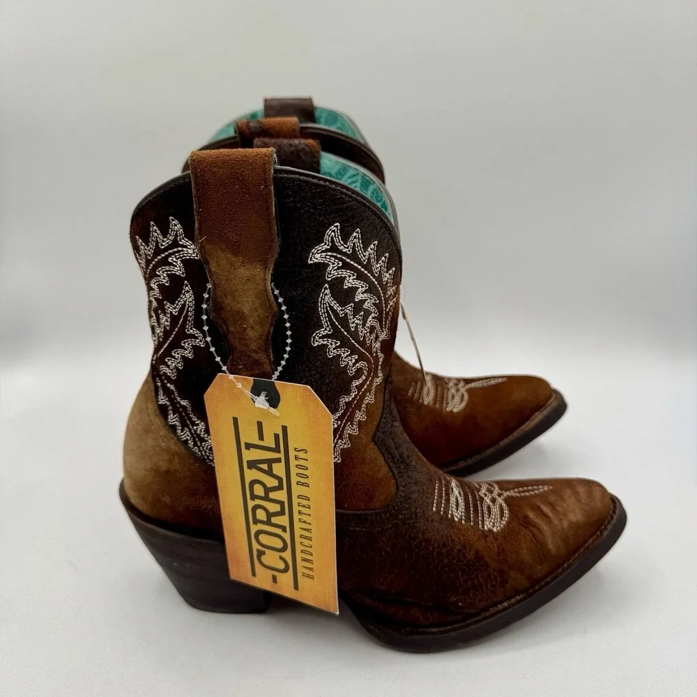 Corral Lamb‎ Embroidery Boots Women's Size 7 Brown Distressed Leather Bootie
